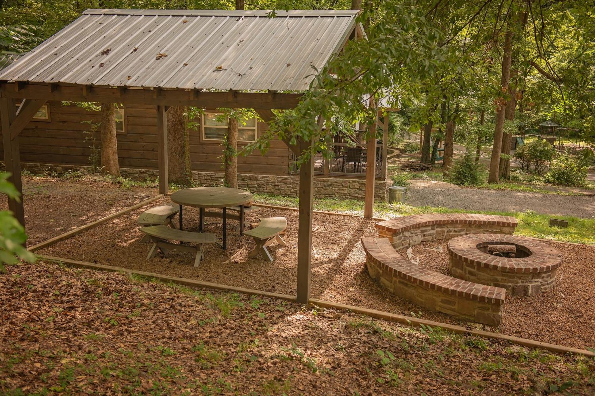 Tiny Cabin Village Private Hot Tub Lynda Cabin Chattanooga Exterior photo
