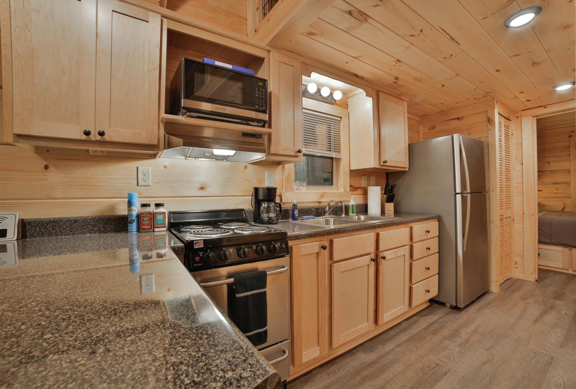 Tiny Cabin Village Private Hot Tub Lynda Cabin Chattanooga Exterior photo