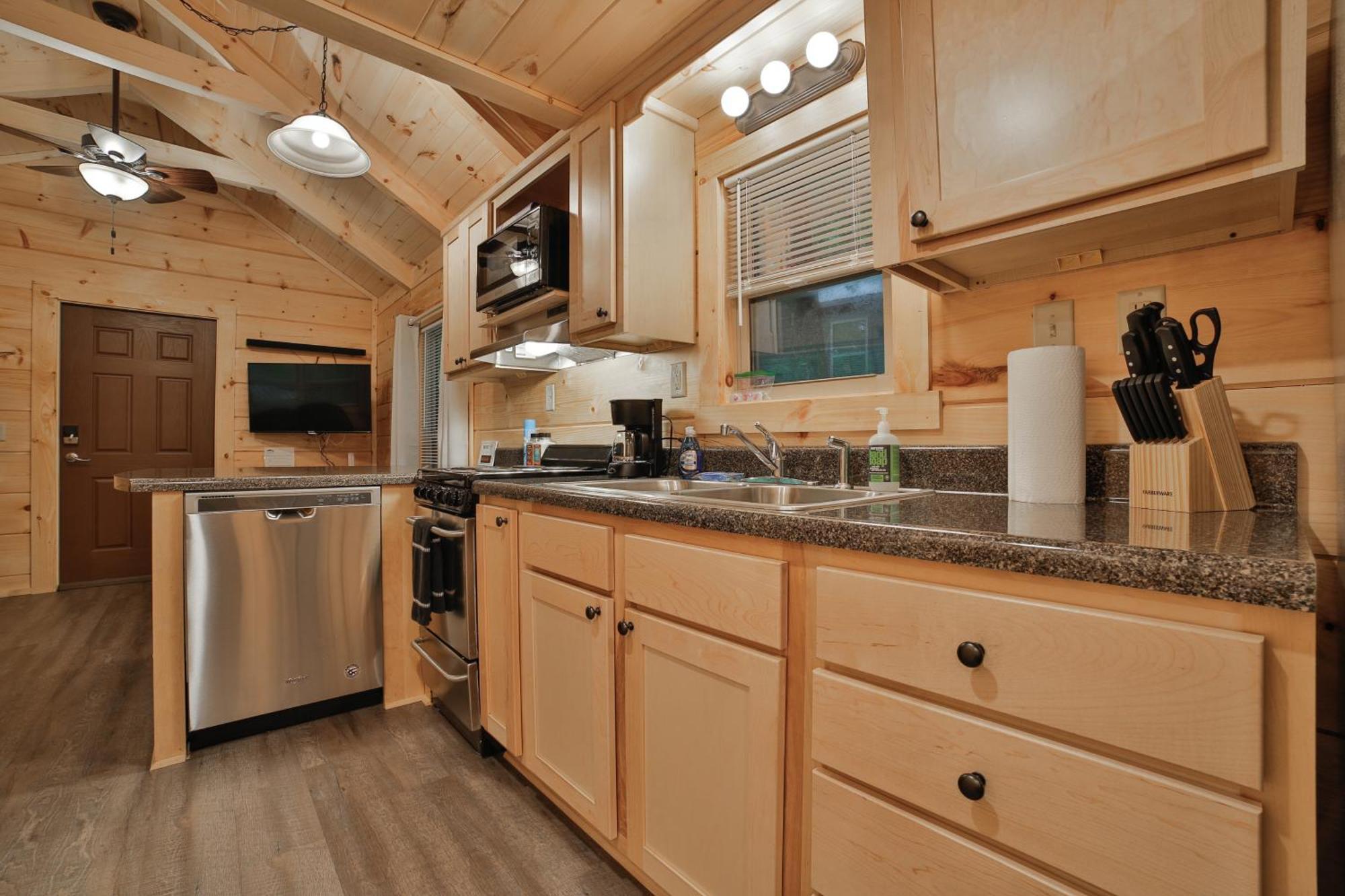 Tiny Cabin Village Private Hot Tub Lynda Cabin Chattanooga Exterior photo